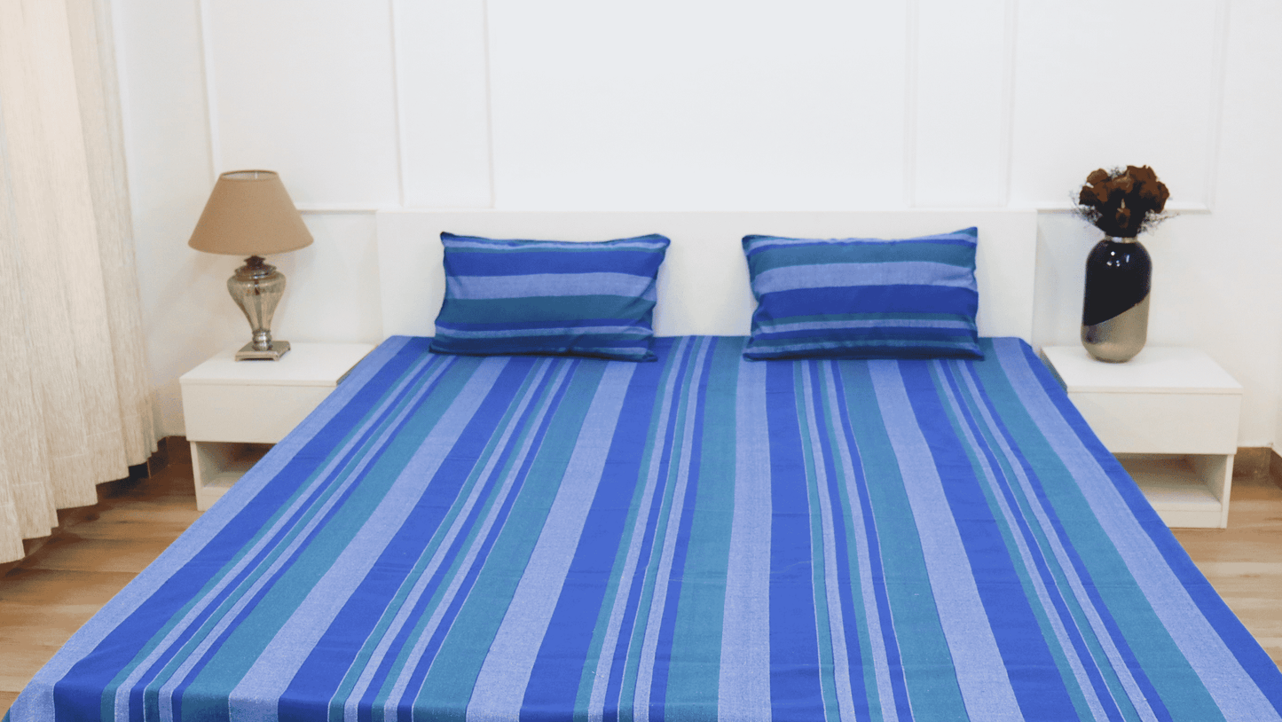 theindiglobal Premium Handloom Cotton bedsheet for double bed (90 X 100 Inches) with 2 Pillow Covers, Classic Lines, 210 Threadcount ( Blue)