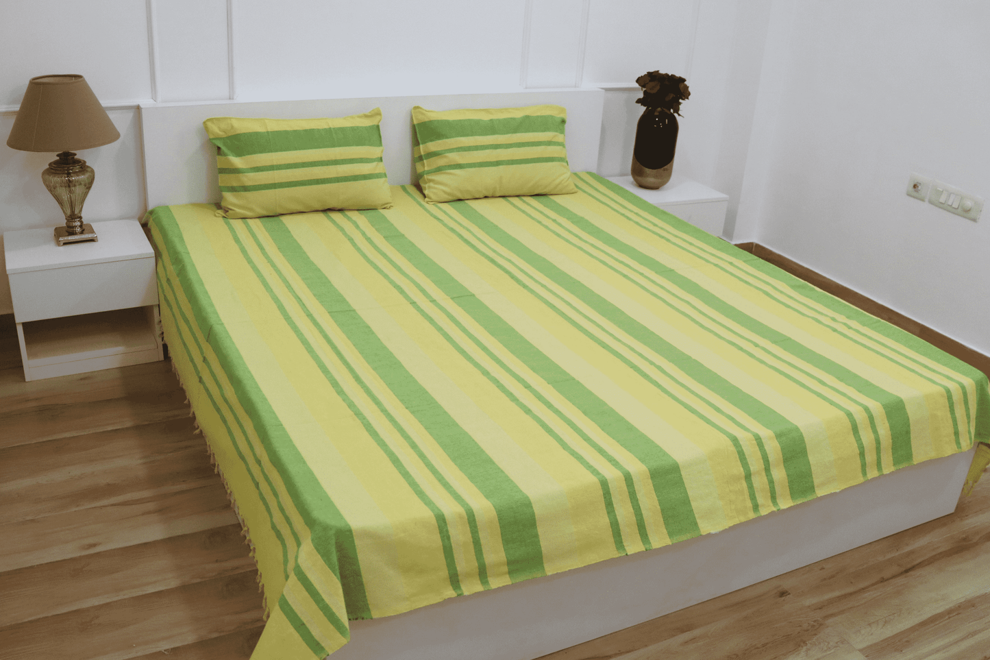 theindiglobal Premium Handloom Cotton bedsheet for double bed (90 X 100 Inches) with 2 Pillow Covers, Classic Lines, 210 Threadcount (Yellow & Green)…