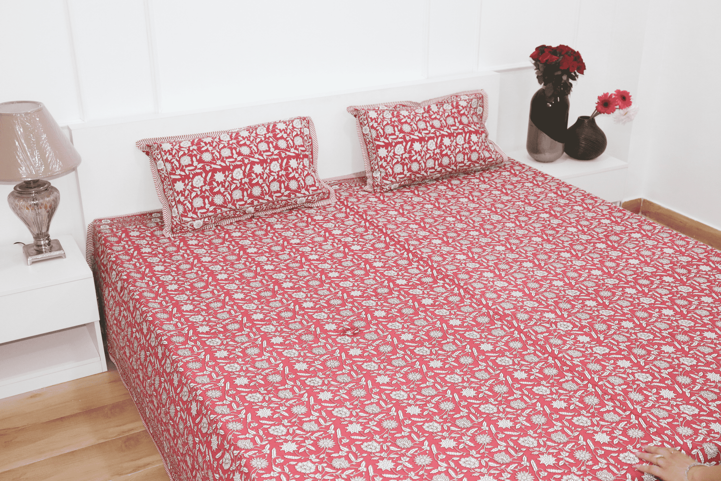 theindiglobal Handprinted Cotton bedsheet for Double bed (90 X 100 Inches) with 2 Reversible Pillow Covers, Fulwari, 210 Threadcount (Red)…