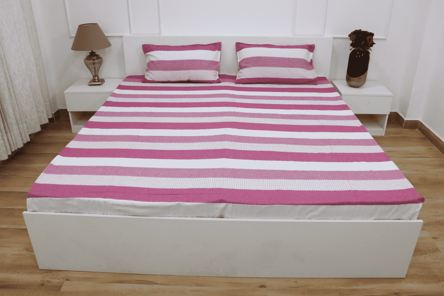 theindiglobal Premium Handloom Cotton bedsheet for double bed/Quilted Bedsheet (90 X 100 Inches) with 2 Pillow Covers, Kantha Embroidery, 210 Threadcount (Pink)