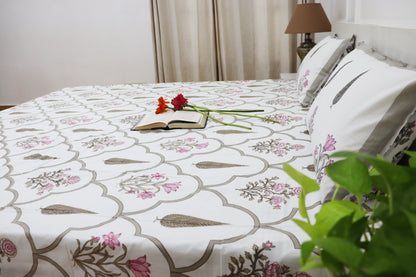 Veda Handblock Printed Percale Bedsheet 300 TC With Two Reversible Pillow Covers