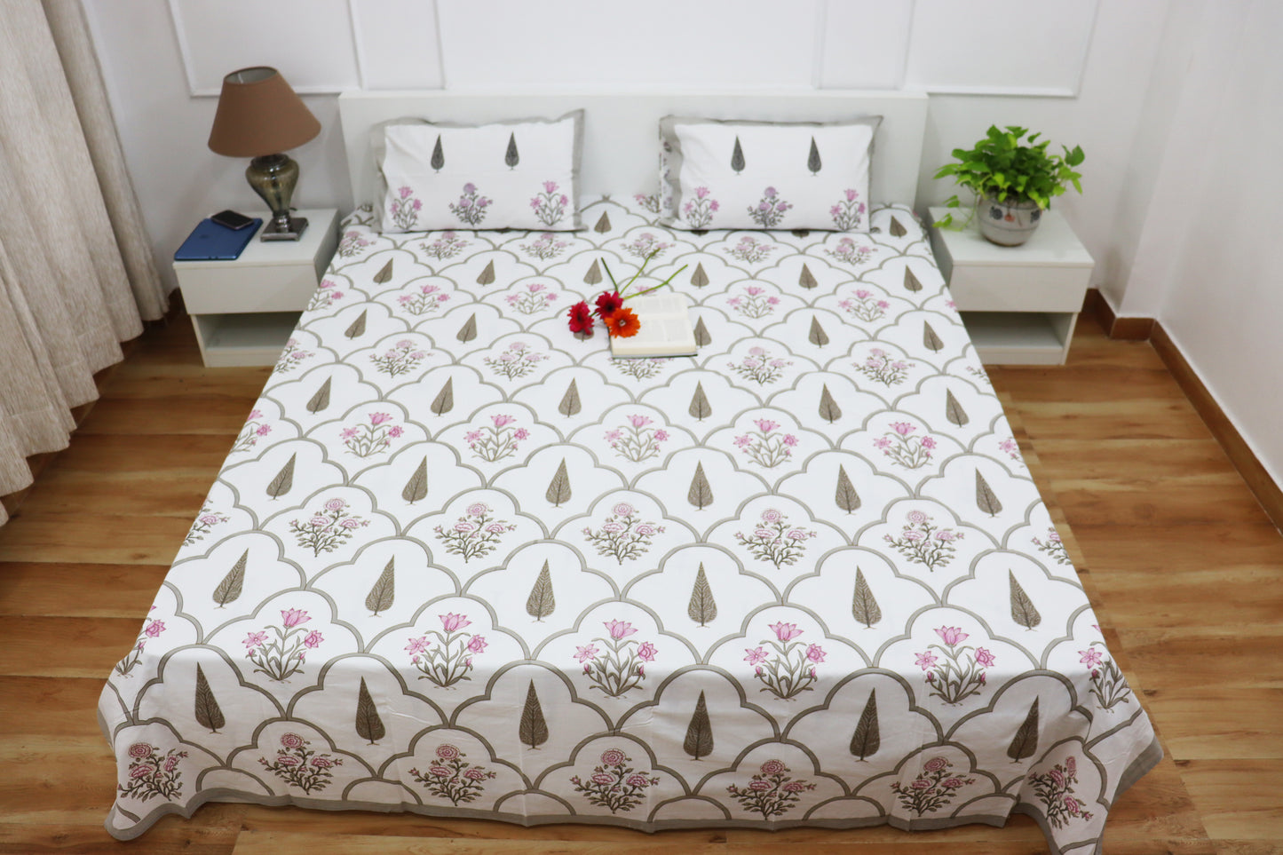 Veda Handblock Printed Percale Bedsheet 300 TC With Two Reversible Pillow Covers