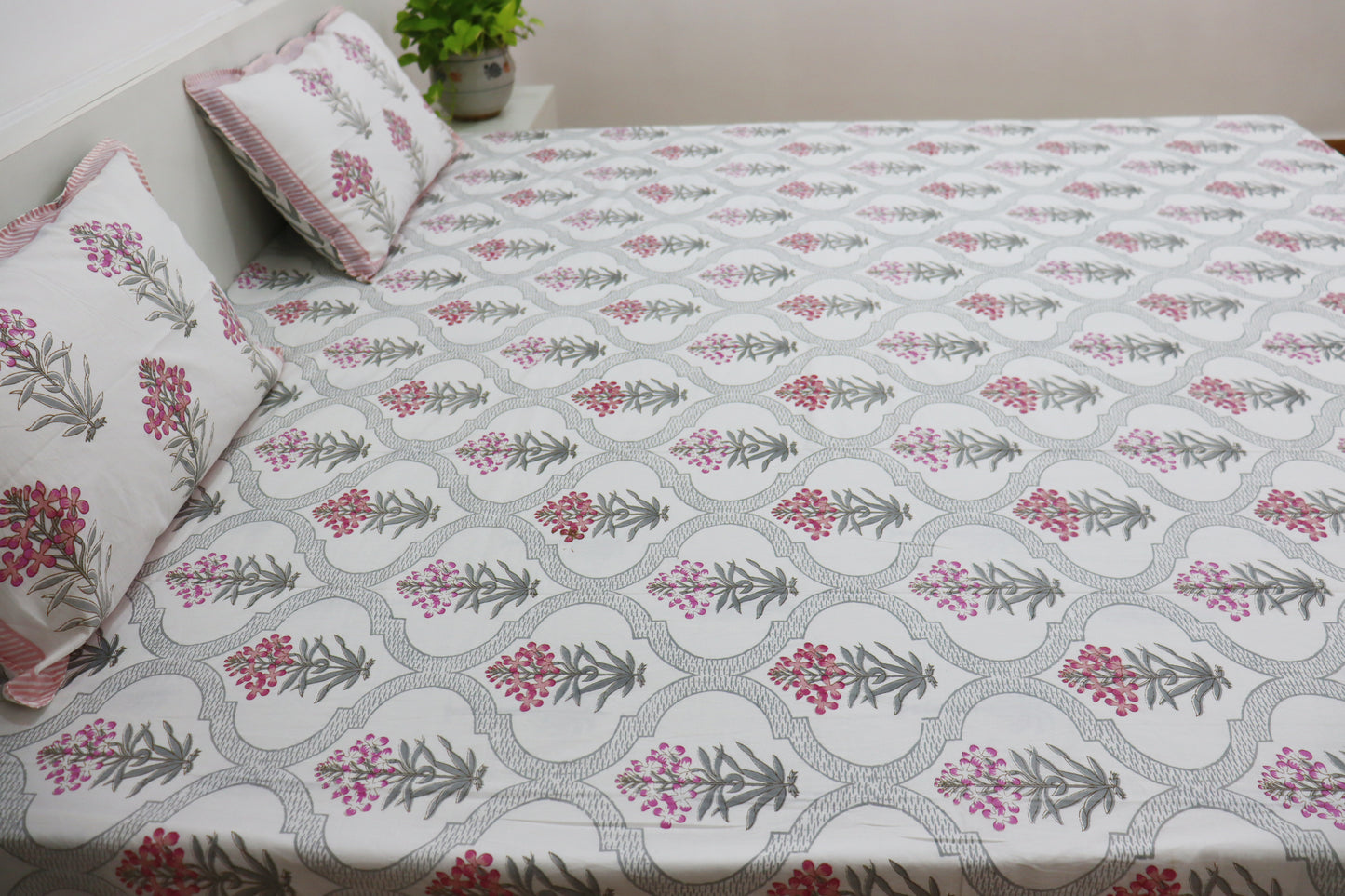 Veda Handblock Printed Percale Bedsheet 300 TC With Two Reversible Pillow Covers