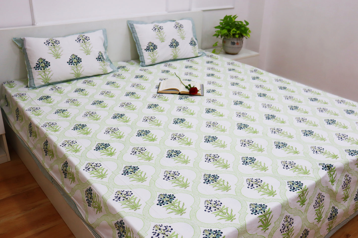 Veda Handblock Printed Percale Bedsheet 300 TC With Two Reversible Pillow Covers