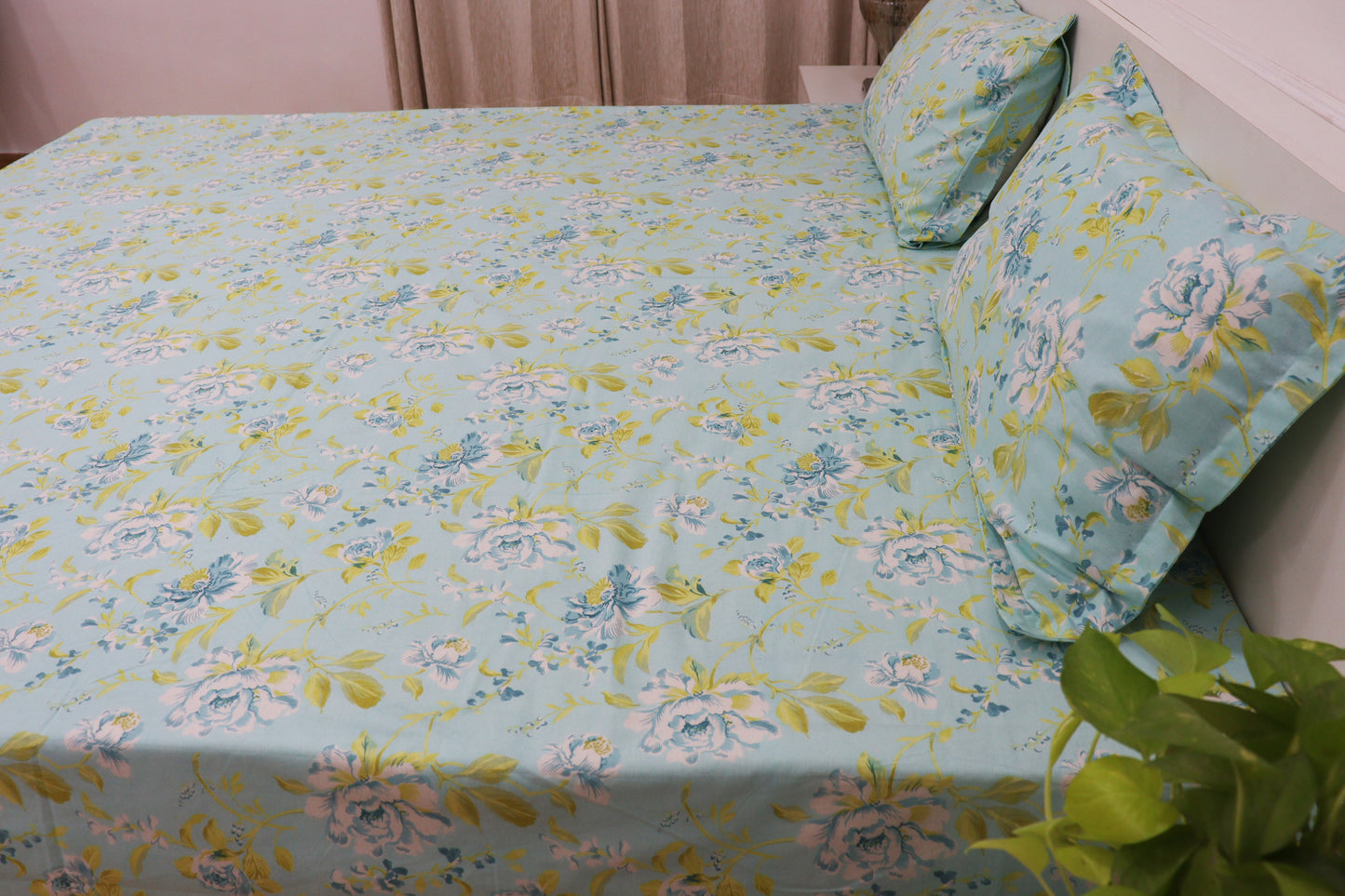 Utsav Bedsheet with Two Reversible Pillow Covers