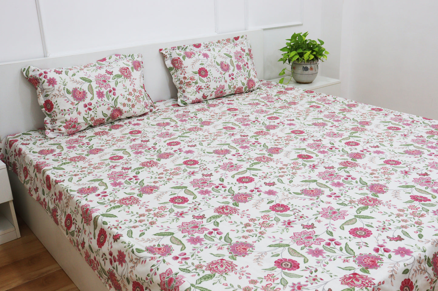 Utsav Bedsheet with Two Reversible Pillow Covers