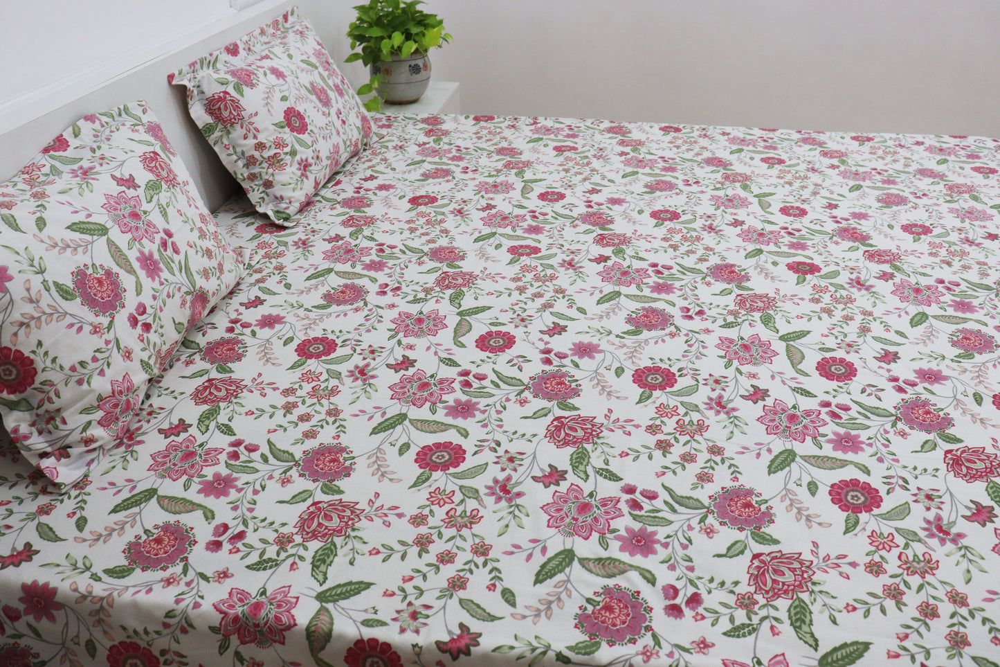 Utsav Bedsheet with Two Reversible Pillow Covers